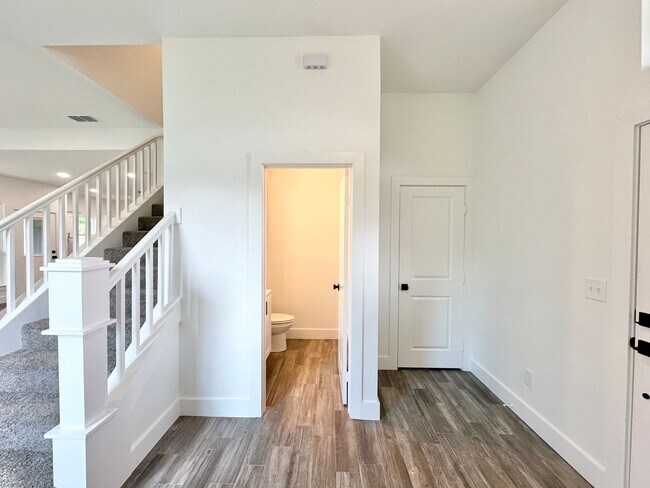 Foto del edificio - Coming Soon! Stunning 3 Bedroom 2.5 Bath Newer Construction in Lindale, Tx!