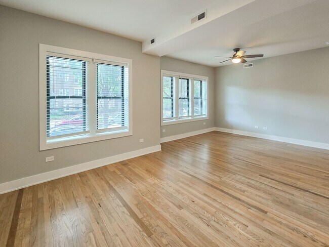 Building Photo - 4837 N Wolcott Ave