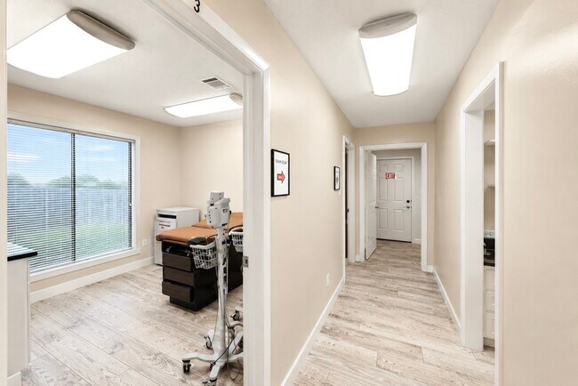 Foto del edificio - 11111 Jones Rd W