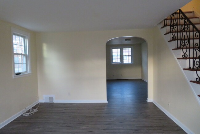 Building Photo - 1031 Disston St