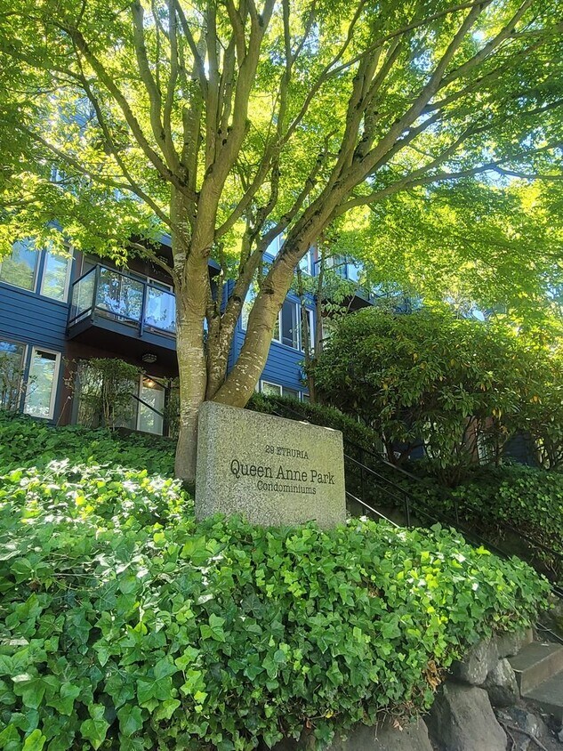 Foto principal - Spacious N. Queen Anne 1Bed/1Bath with pri...