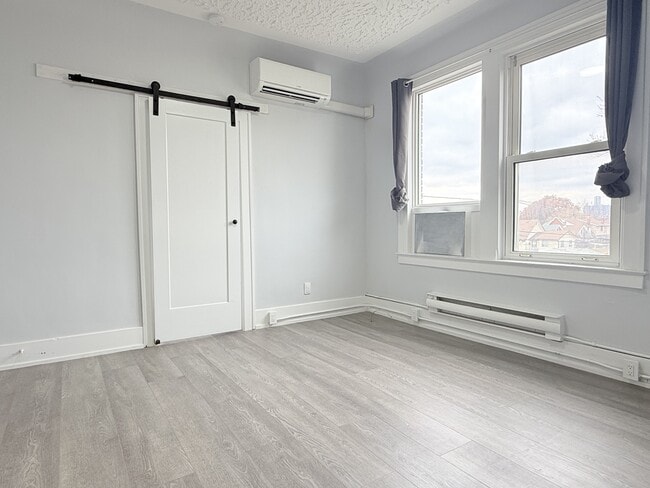 Building Photo - 1495 Gladstone Ave