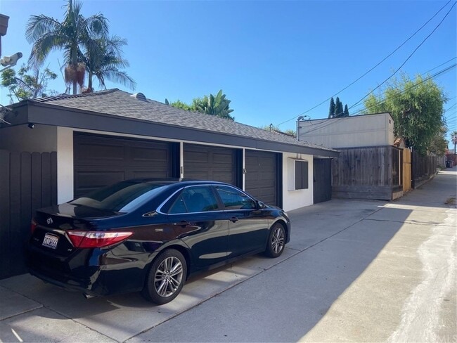Foto del edificio - Beautiful Modern Belmont Shore Home