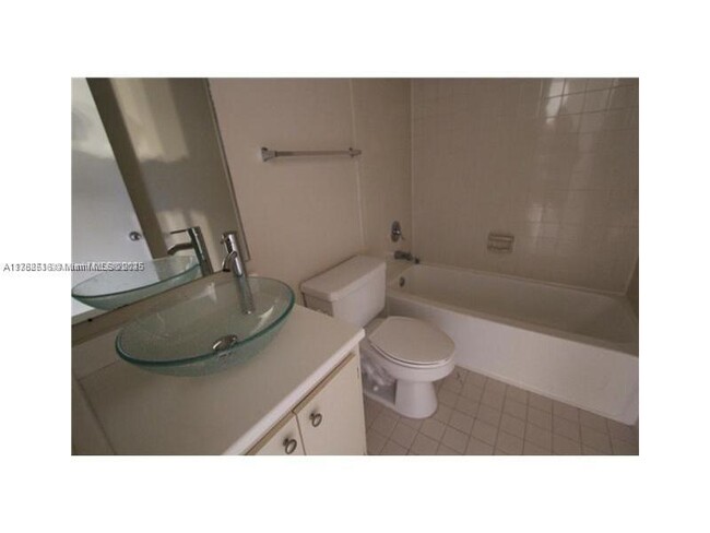 Foto del edificio - 540 Brickell Key Dr
