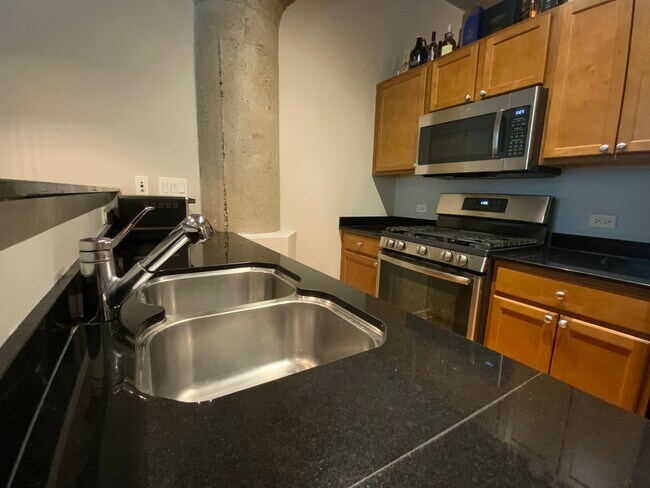 Cocina - 1033 W 14th Pl
