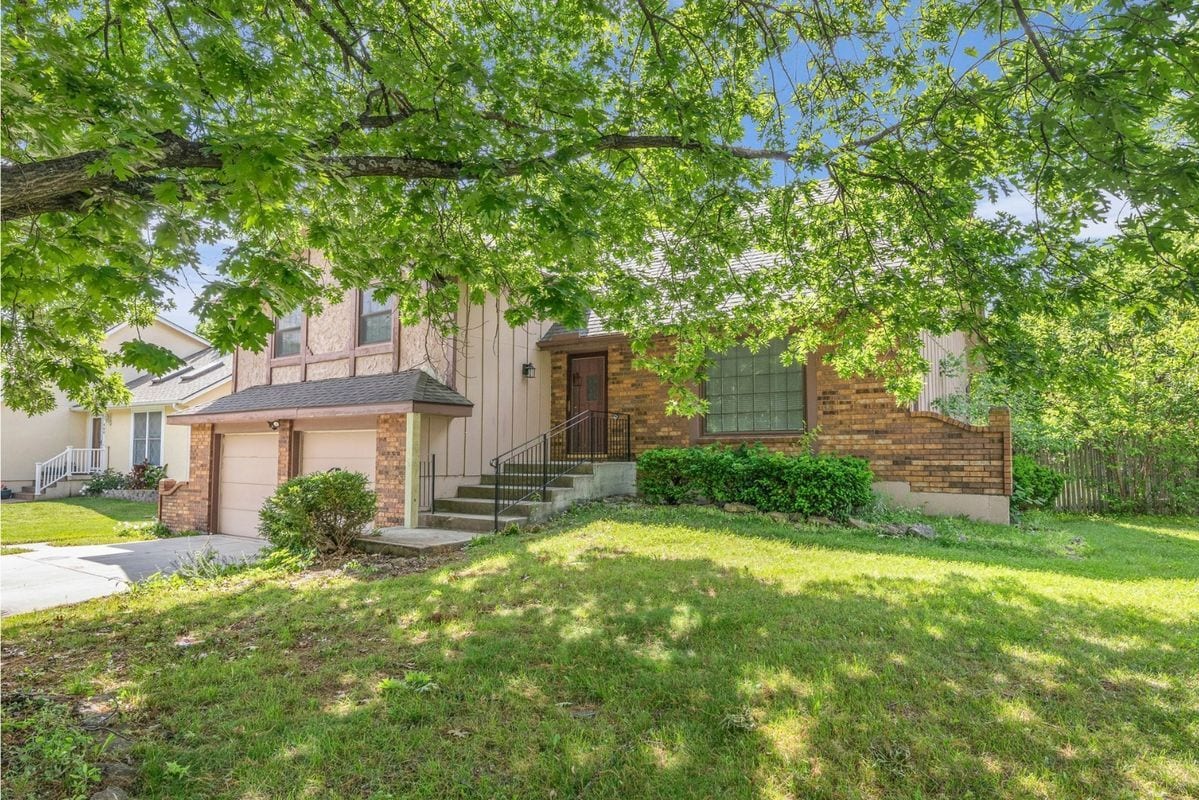 Primary Photo - 405 S Montclaire Dr