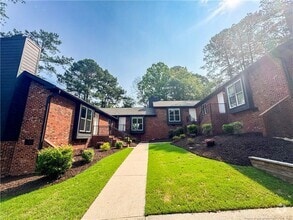 Building Photo - 531 Coronation Dr
