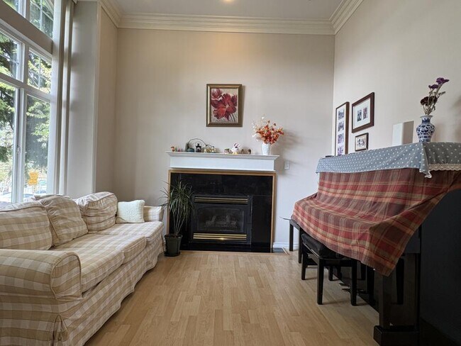 Photo du bâtiment - 3 bedroom in Burnaby BC V5H 2S3