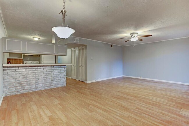 Building Photo - 3271 Sul Ross St