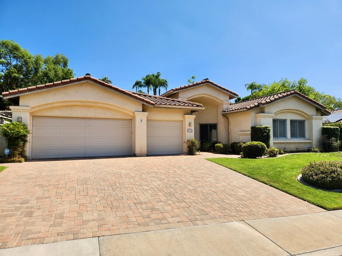 Primary Photo - Beautiful 3 Bedroom Plus Office One Story ...