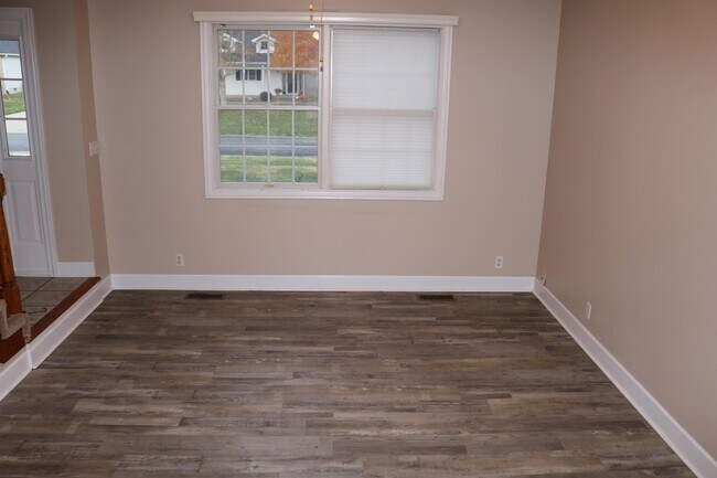 Foto del edificio - 2625 Jennifer Dr