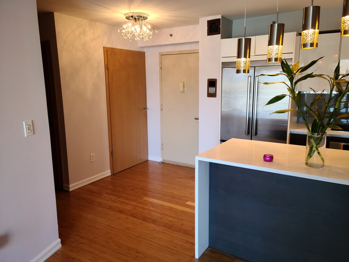 Foto principal - 8114 Queens Blvd