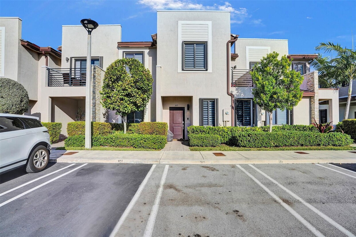 Foto principal - 389 NE 208th Terrace