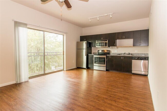 Foto del edificio - 306 E 4th St