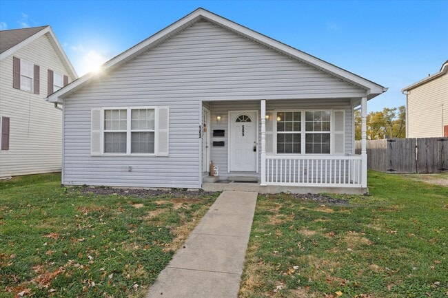 Building Photo - 503 N Combs Ave