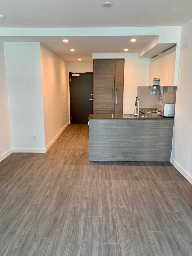 Photo du bâtiment - 13615 Fraser Hwy