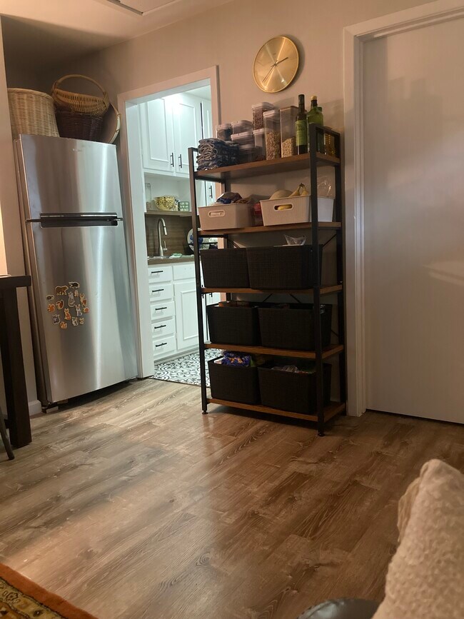 Looking toward the kitchen - 2812 Anita Ln