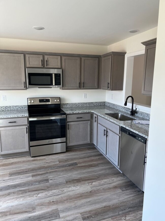 Building Photo - 1530 N Goodlett Grove Cove