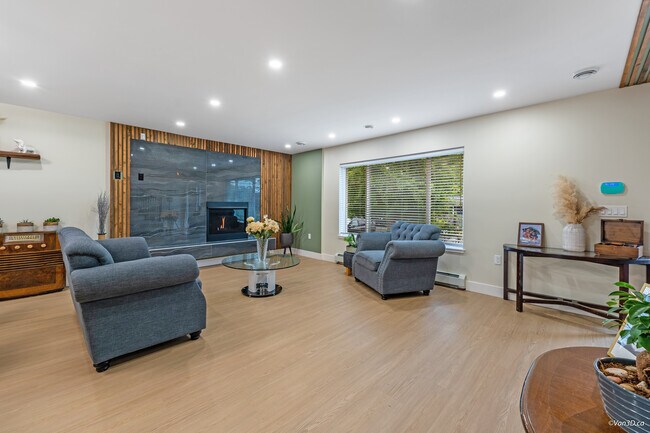 Building Photo - 6 Bed, 3.5 Bath Upper House for Rent in Delta!