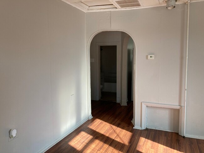 Building Photo - 503 Swink Ave