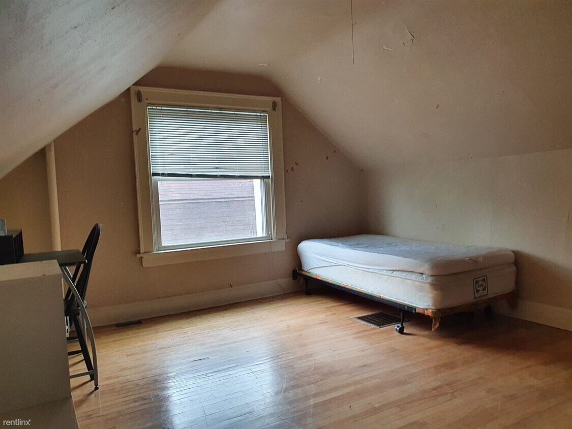 Foto principal - 6 br, 3 bath House - 817 Comstock Avenue