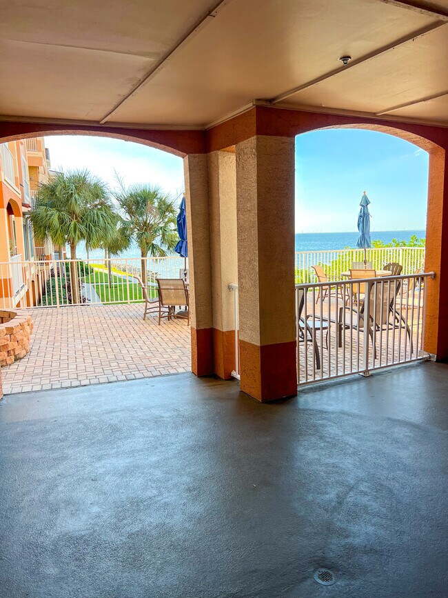 Building Photo - 5000 Culbreath Key Way