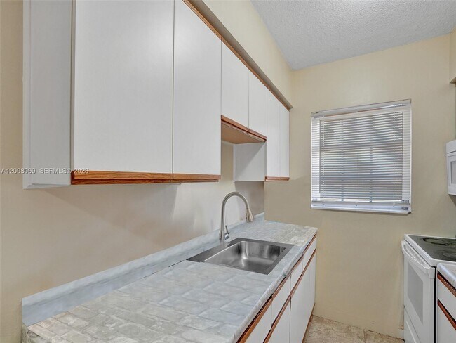 Foto del edificio - 1241 NE 23rd Ave