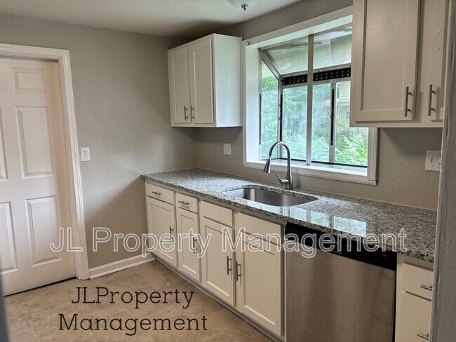Foto del edificio - 2221 S Hall Rd