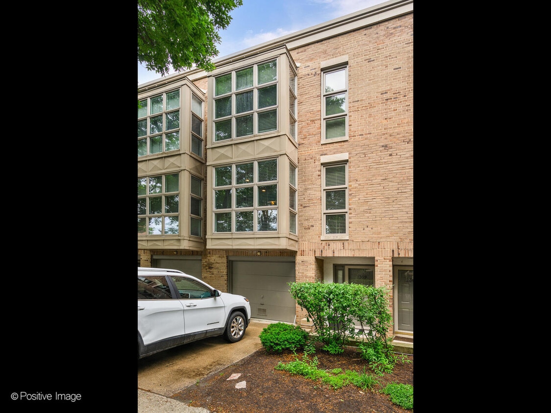 Primary Photo - 2309 N Wayne Ave
