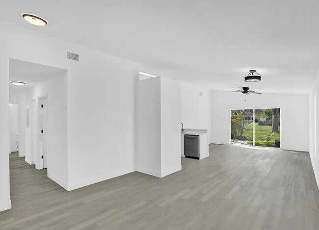 Building Photo - 9249 SW 146th Ct