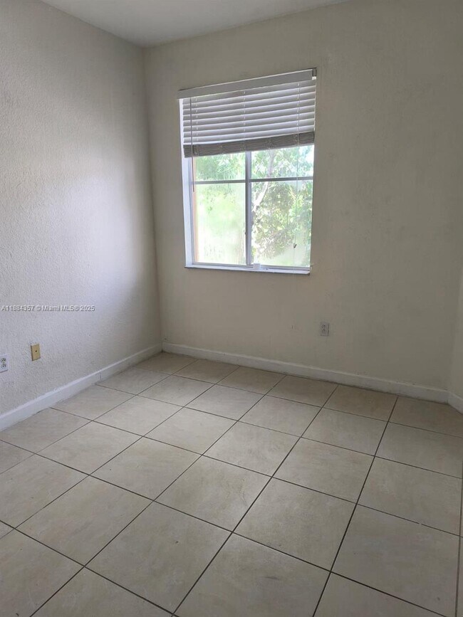 Foto del edificio - 7050 NW 177th St
