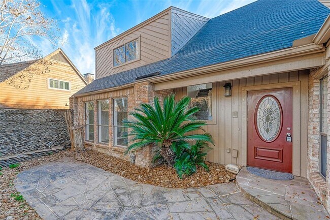 Building Photo - 2107 Shadowbriar Dr