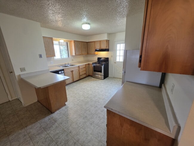 Building Photo - 3226 Rood Ave