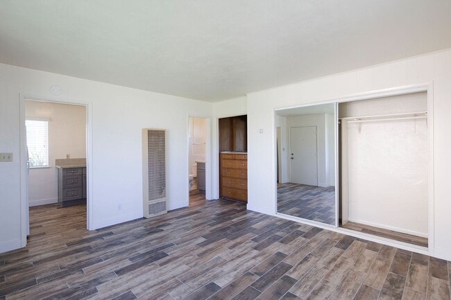 Foto del edificio - *RARE* Studio in La Jolla ~ Just 1 MILE from the Beach!