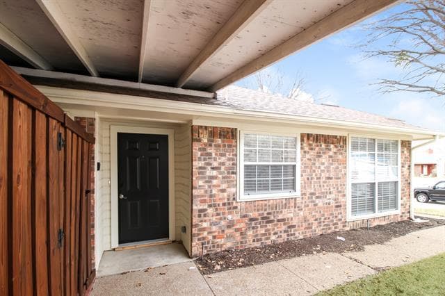 Building Photo - 914 Plantation Dr