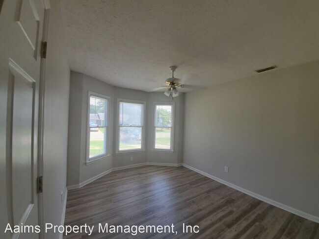 Foto del edificio - 3 br, 2 bath House - 5822 Corner Oaks Dr.