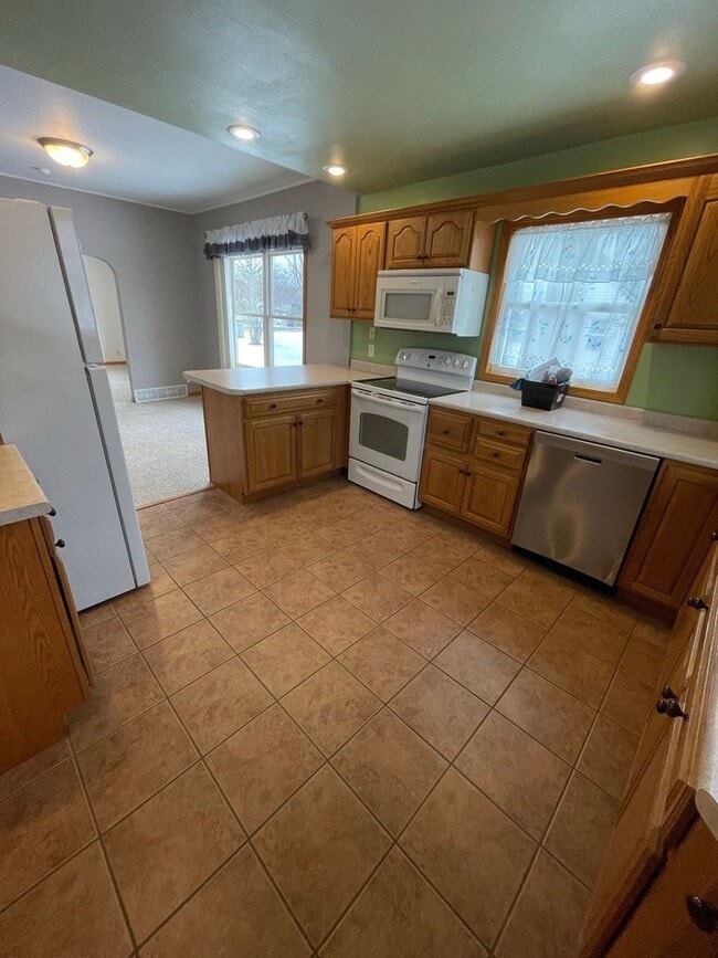 Building Photo - Single Family Home Available Now in Wittenberg WI!