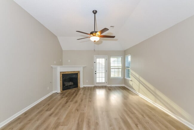 Building Photo - 7895 Ridgedale Dr