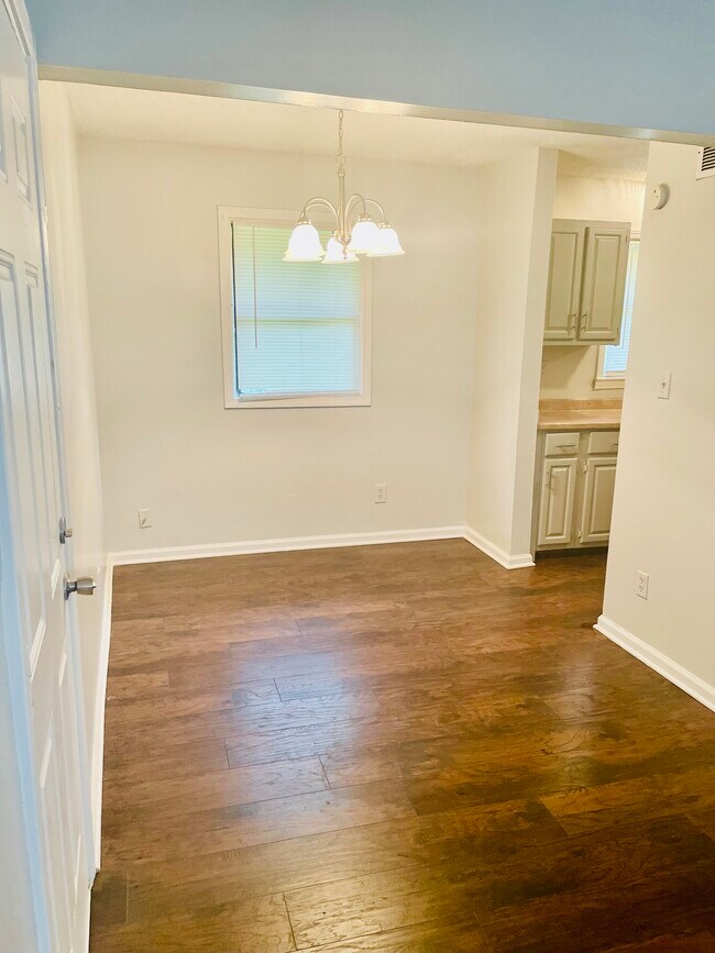 Building Photo - 323 Damone Ave