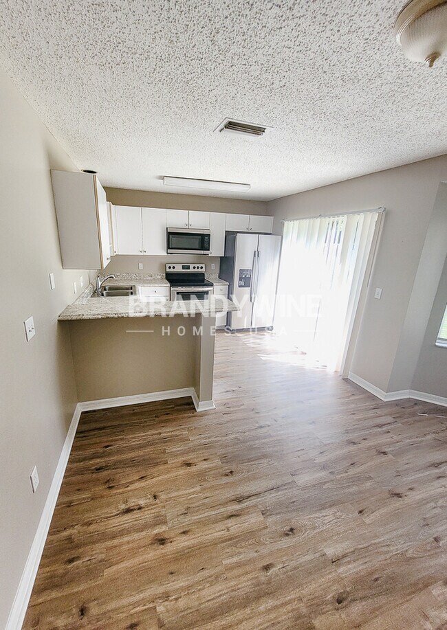 Building Photo - **ONE MONTH FREE RENT!!**  $2040 With our ...