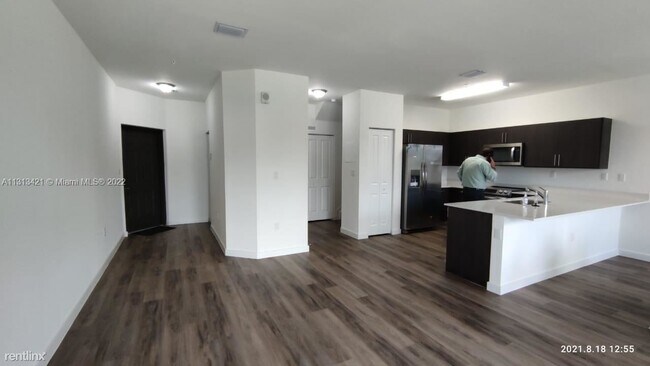 Building Photo - 2 br, 2.5 bath Condo - Century Park South ...