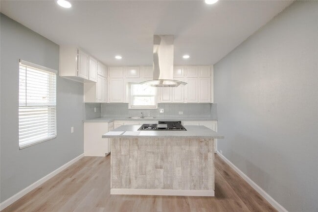 Foto del edificio - 540 Hensley Dr