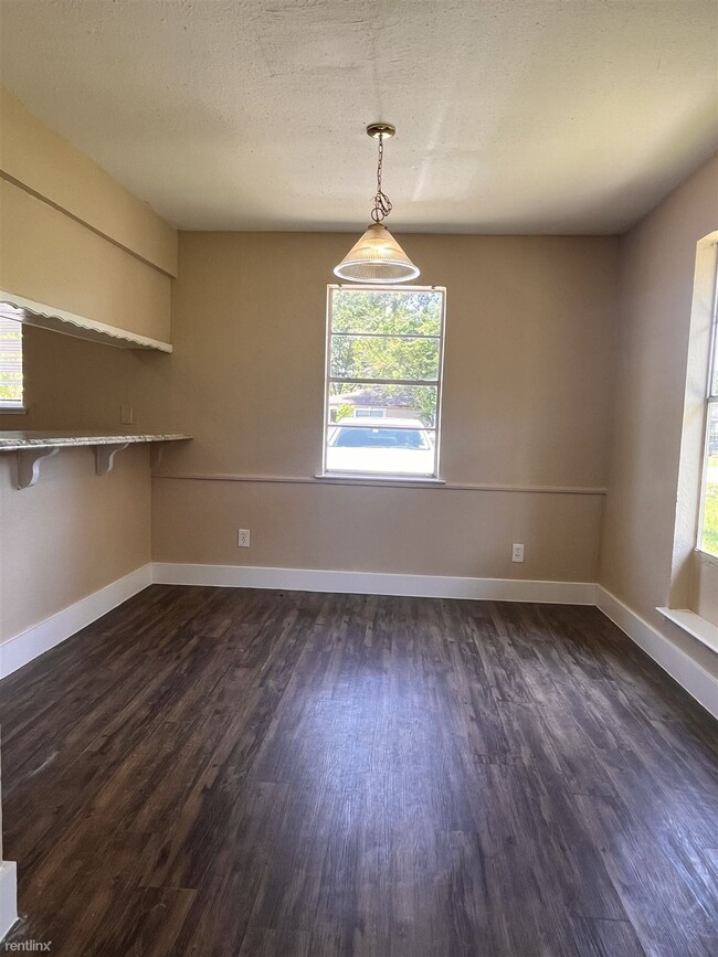 Building Photo - 2 br, 1 bath Duplex - 9110 Kentshire Drive A
