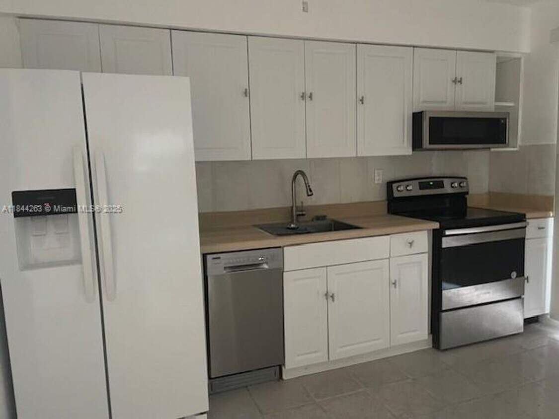 Foto principal - 18801 Atlantic Blvd