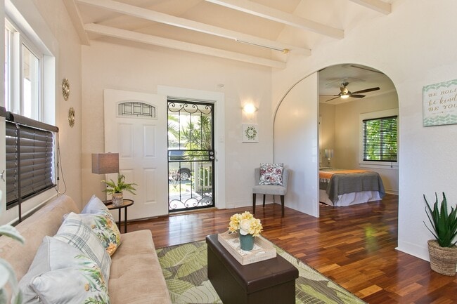 Building Photo - 3609 Leahi Ave