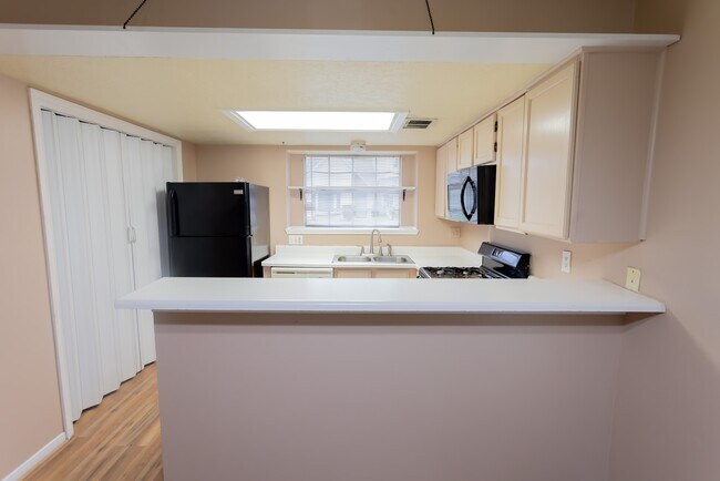 Foto del edificio - 1907 Country Village Blvd