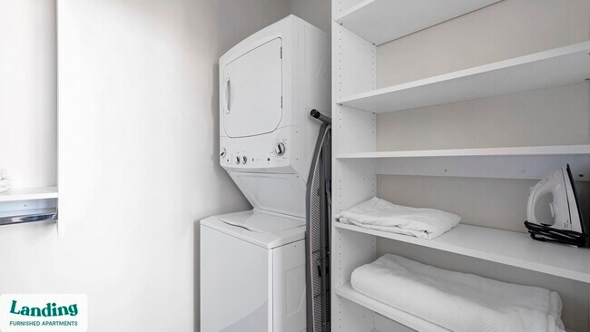 Foto del edificio - 2480-2522-2522 N Milwaukee Ave