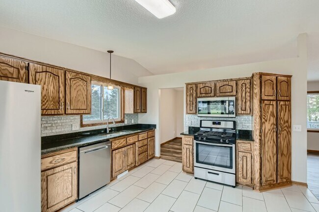 Building Photo - 1609 Rio Loma Ln