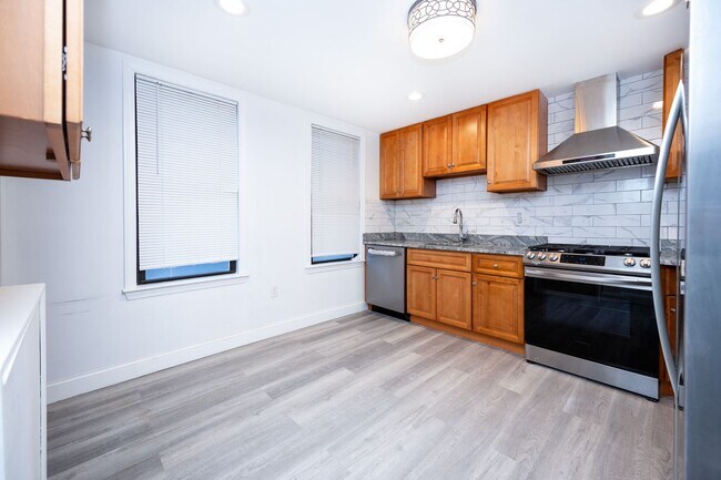 Foto del edificio - Coolidge Corner Area, In-Unit Washer and dryer, Eat-in Kitchen, Central Heat/AC, Parking is Avail...