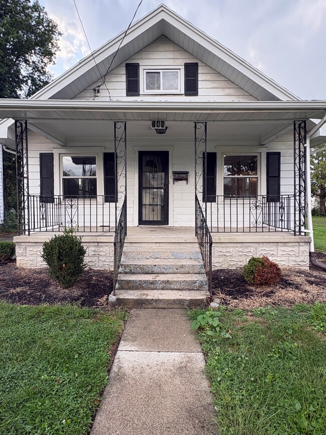 Building Photo - 746 Oak St
